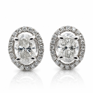 18kt White Gold Diamond Stud Earrings